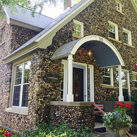 Aberdeen Stone Cottage B&Bトラバーズ・シティ エクステリア 写真
